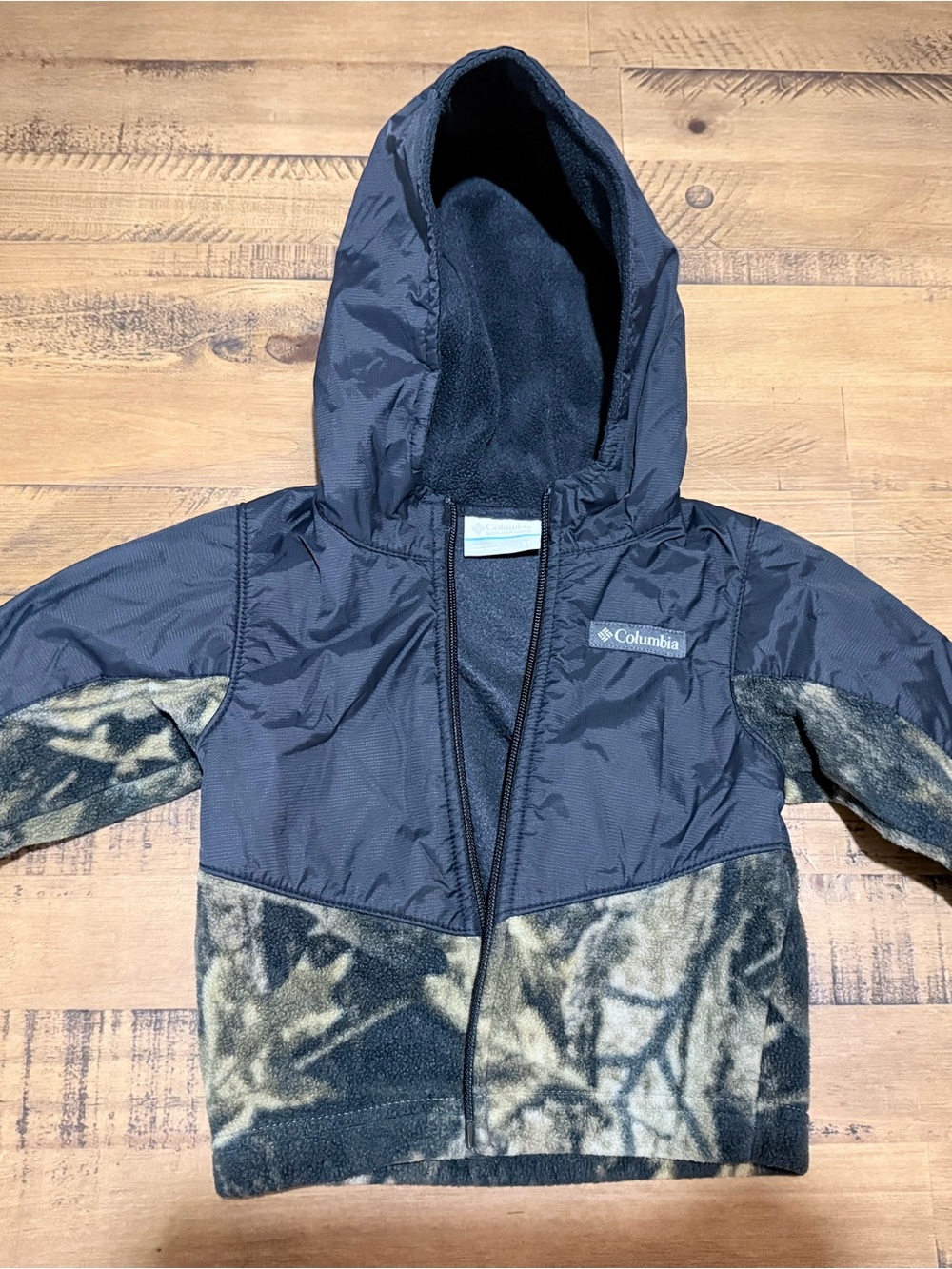 Columbia Camo Windbreaker | 2T 🖤🌲